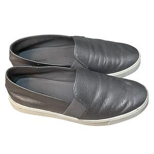 Elegant Vince Women's Slip-on Silver Metallic finish Loafers round toes size 9